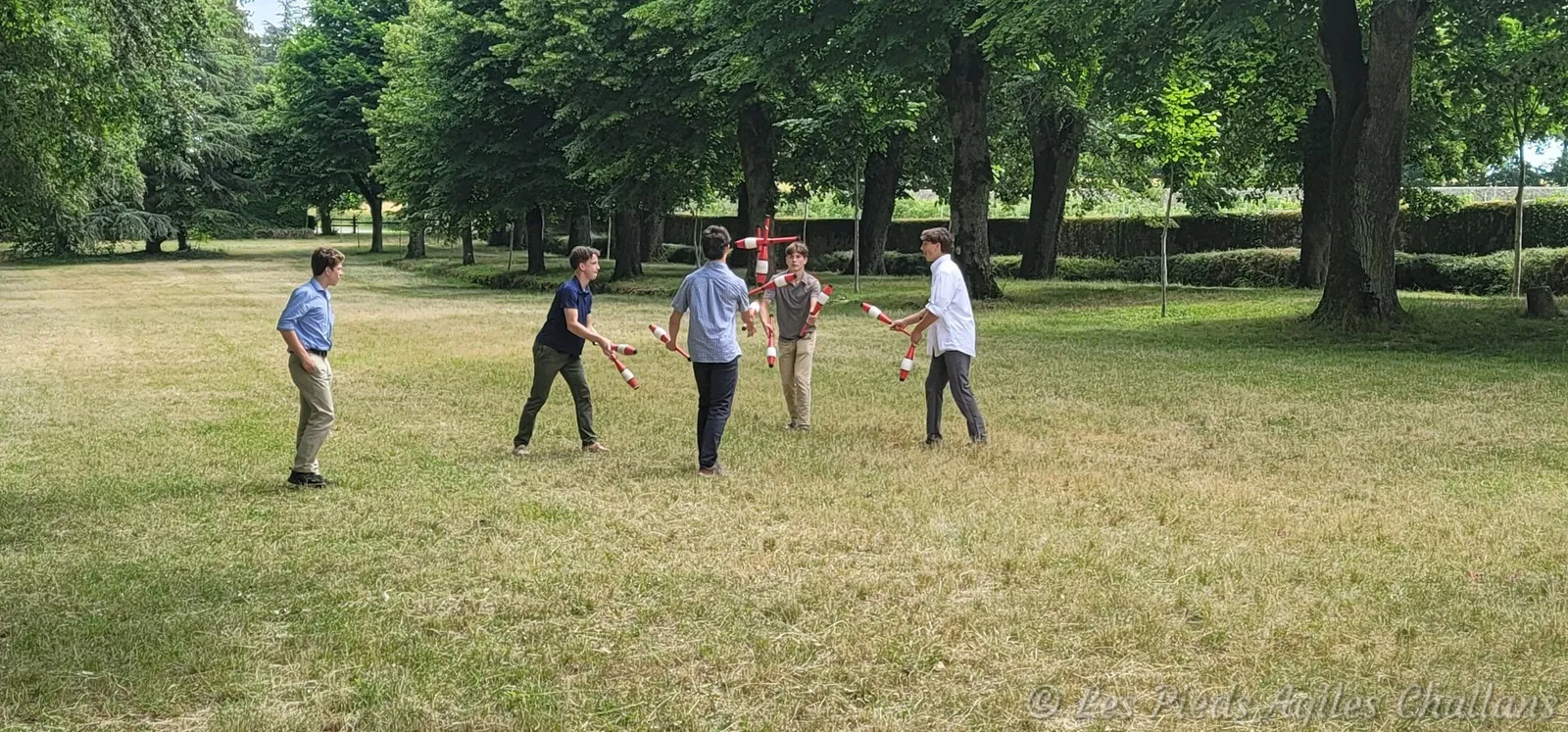 Les jeunes aux massues