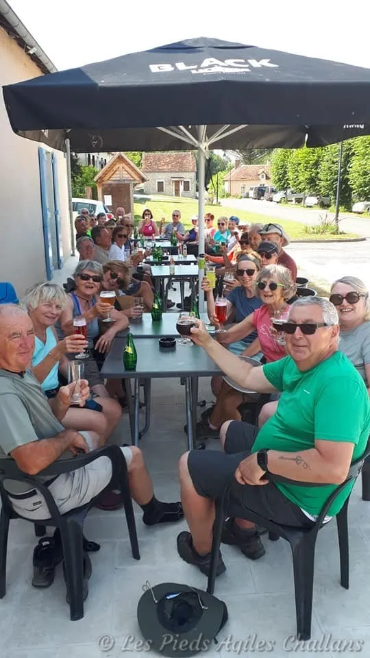 Fin de journée et une tablée de 32 au café " LE TOTEM "